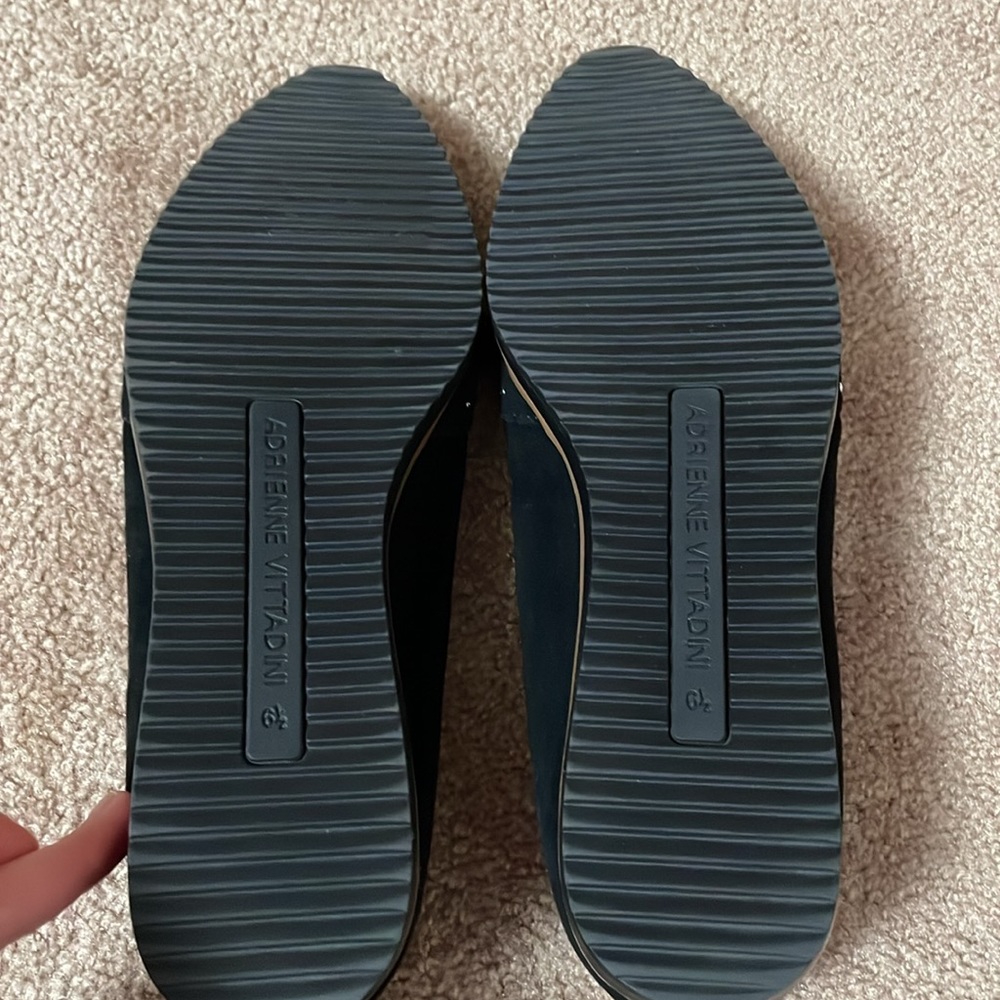 NWOT Adrienne Vittadini Suede Flats with Studded Bow - Picture 6 of 7